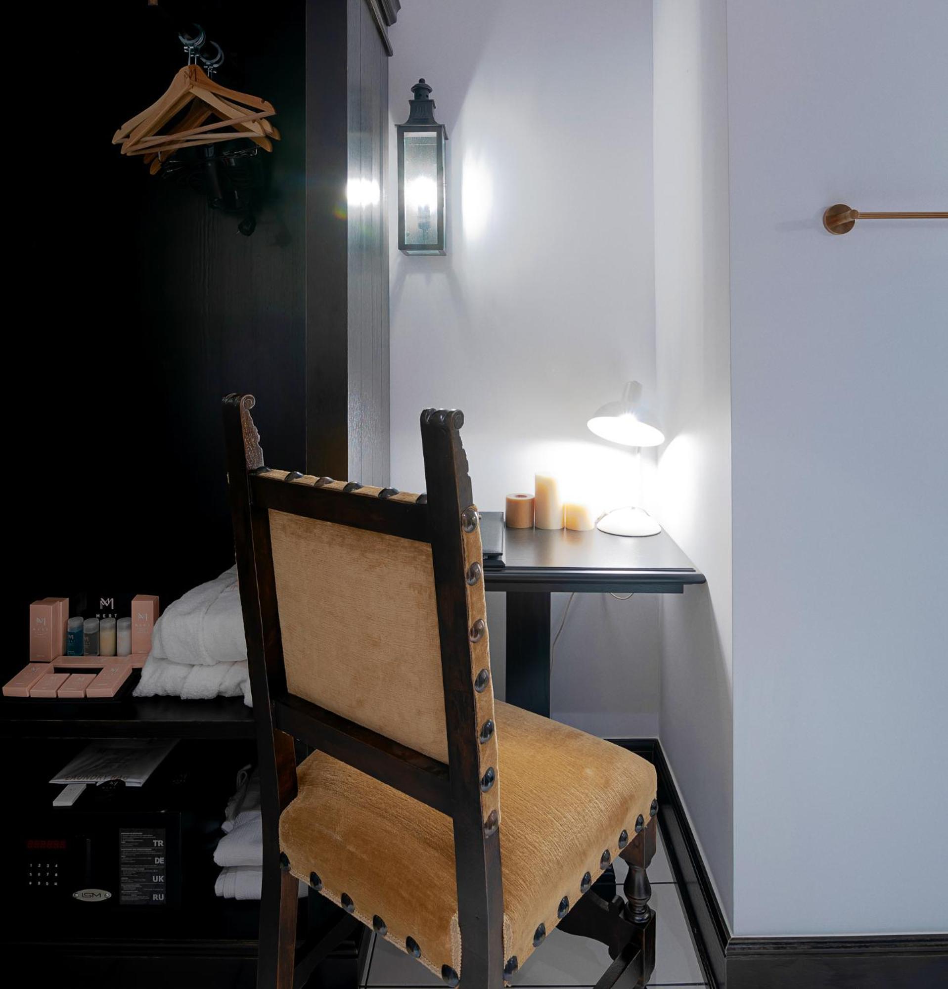 Mert Boutique Hotel Korce Bagian luar foto
